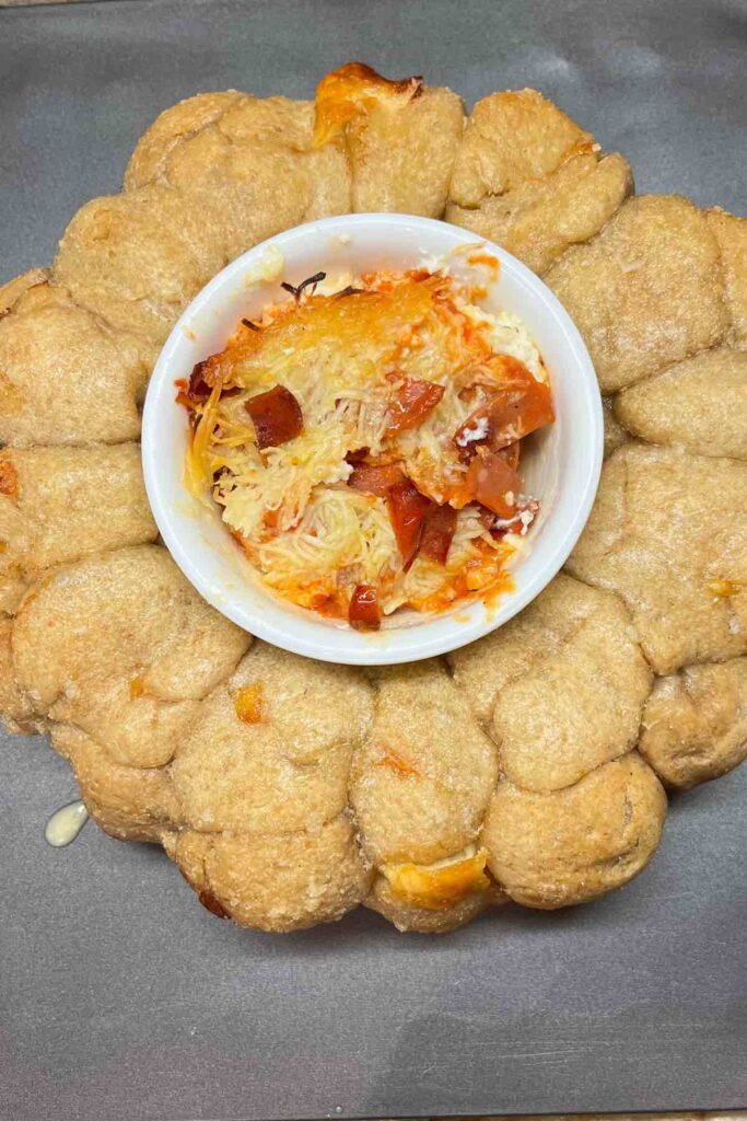 pull apart bread with pizza dip in the middle.
