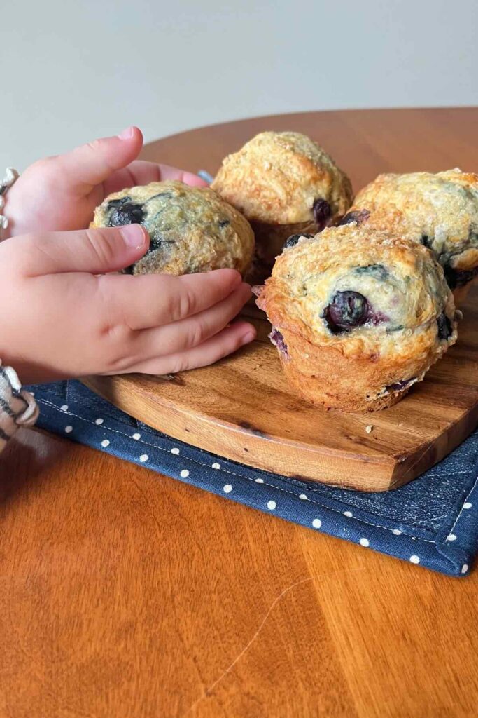 kids eating blueberry muffins.