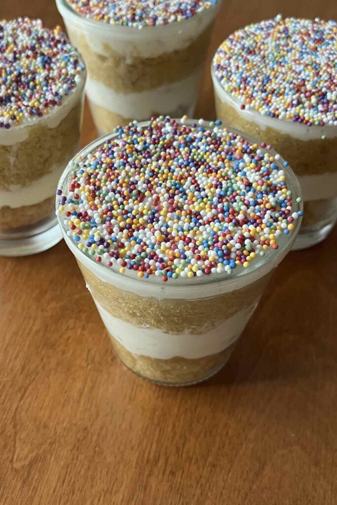 vanilla dot cake with four more behind it.